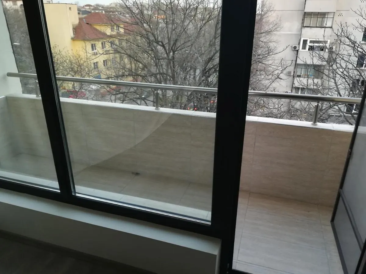 Lovely 3-Bedroom Apartment For 7 Ppl At The Centre Varna